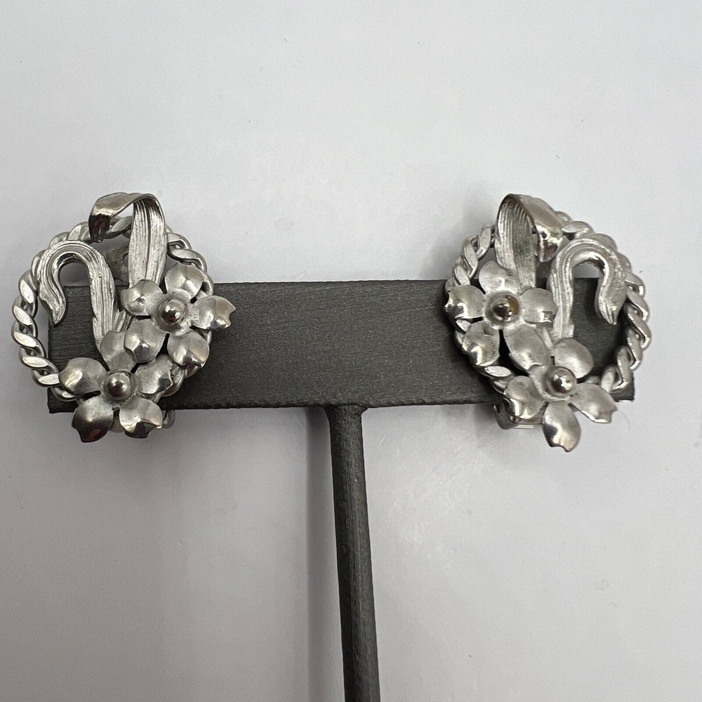 Vintage Kramer Clip On Earrings Circle Flowers Leaves Silver Tone